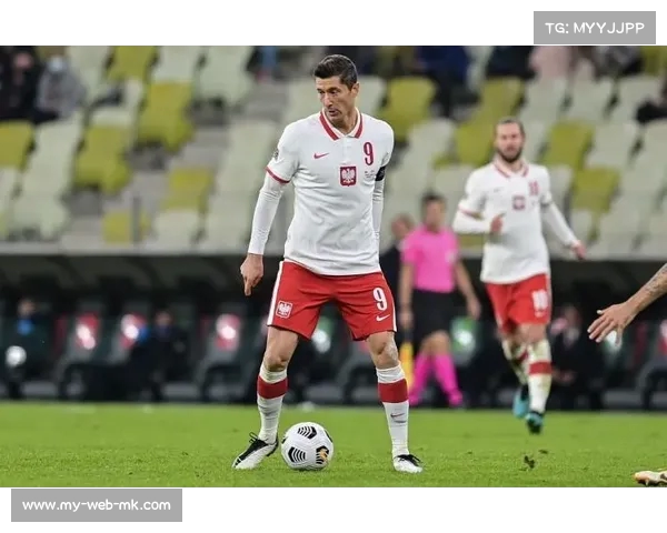 一波三折！于帕送点，莱万二次罚进助波兰先(莱万 波兰)